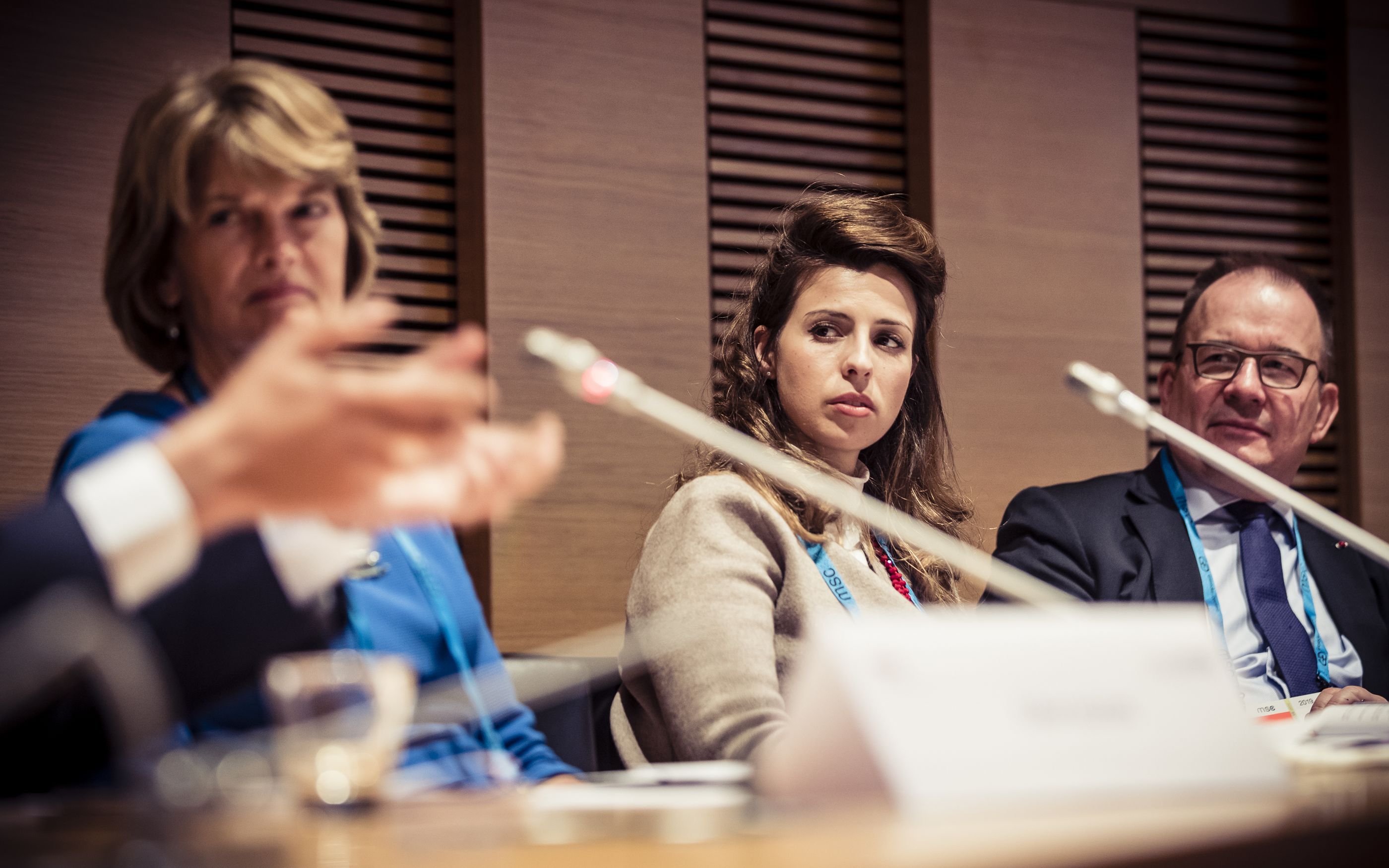 Lisa Murkowski, Isabelle-Constance Opalinski und Antti Pelttari im Gespräch